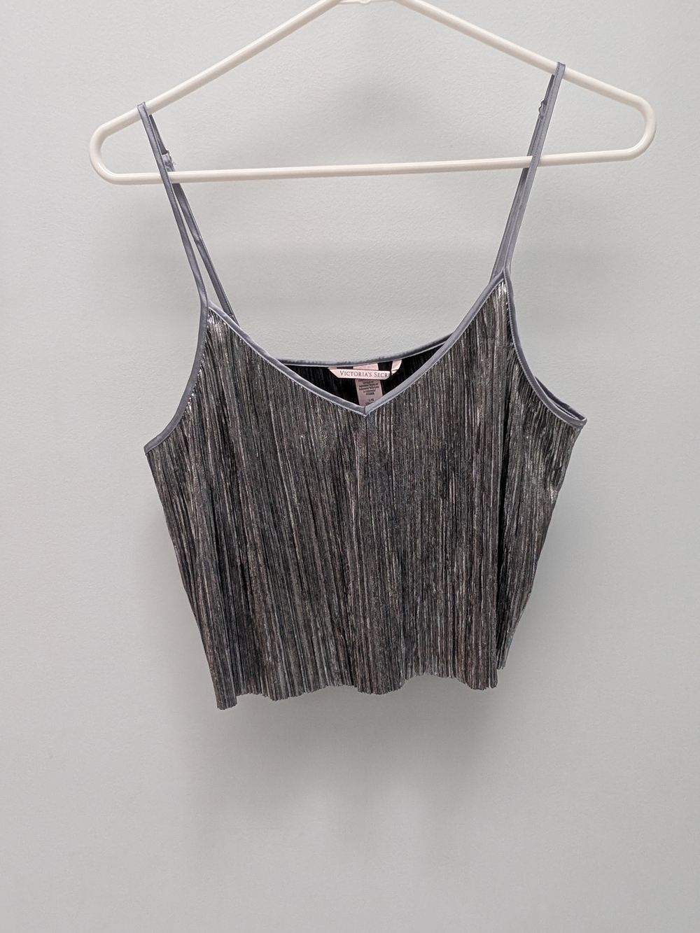 ✨ NWT Victoria’s Secret Silver Plissé Pleated Metallic Crop Cami Top - Size L ✨
